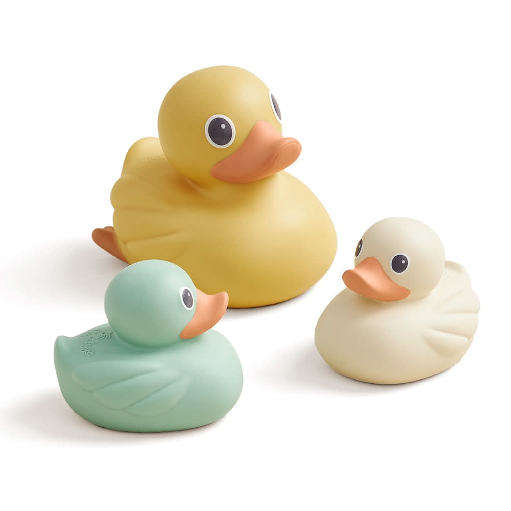 RD8553_Itzy_Ritzy_Bath_Itzy_Ducky_Family-01 Itzy Ducky Family™ Bath Toy Set - Image 1