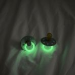Itzy Soother™ Glow in the Dark Natural Rubber Pacifier - 0-6M - Image 4